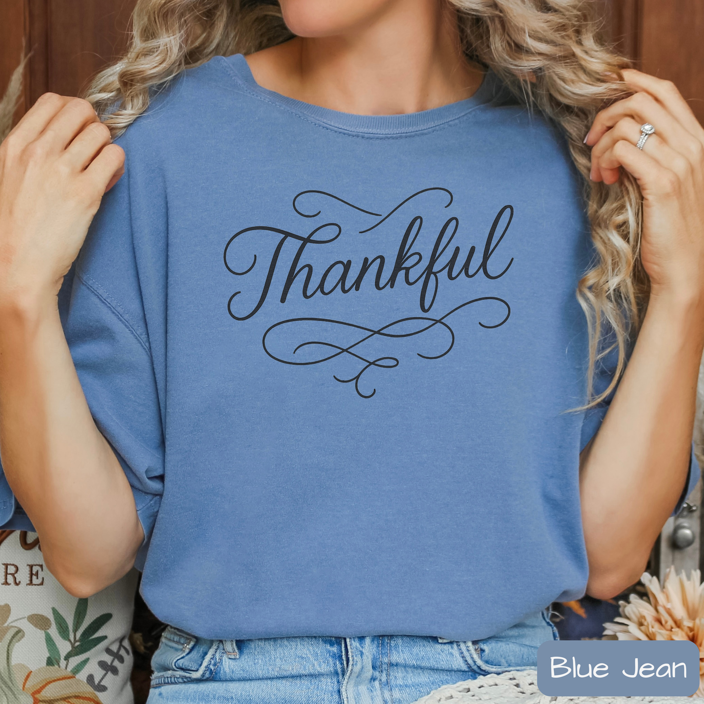 Thankful Script Shirt, Minimal Thanksgiving Fall Graphic T-Shirt, Trending Tee