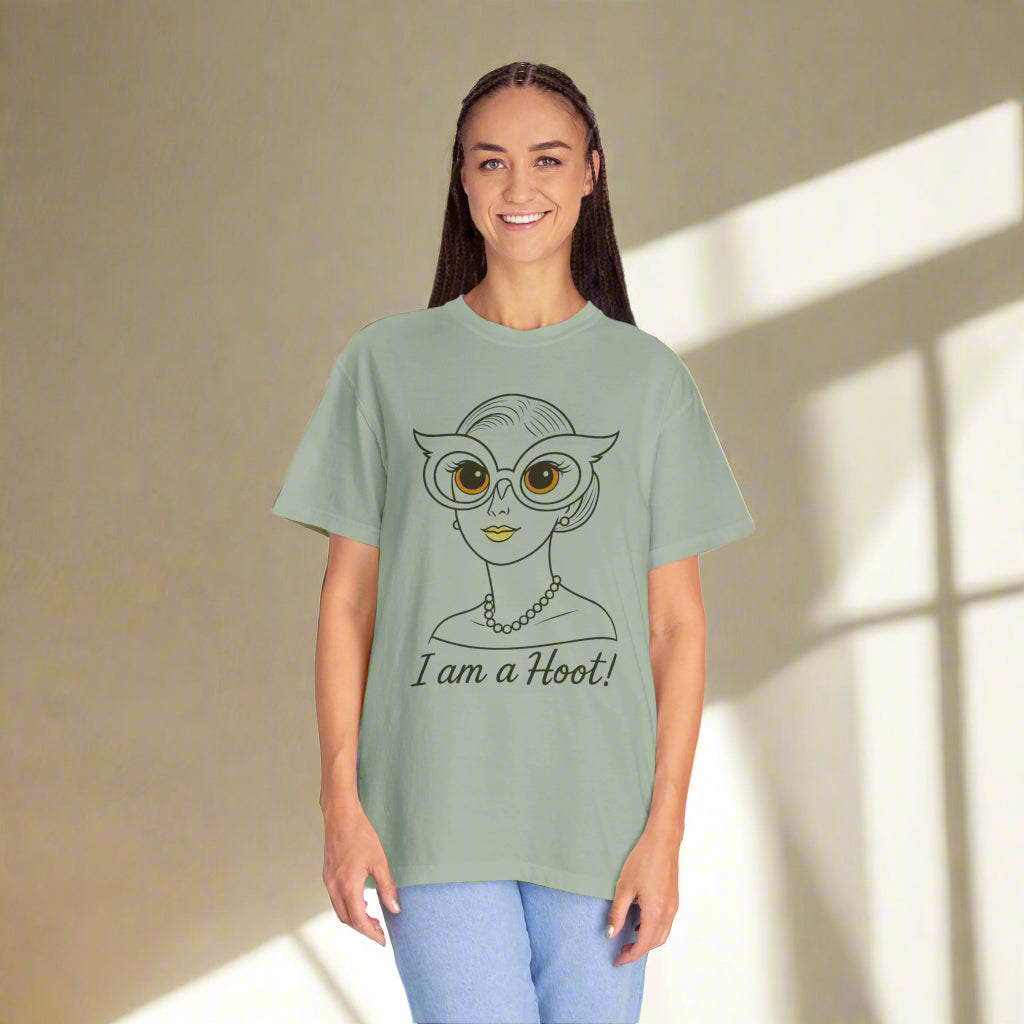 I Am a Hoot T-Shirt | Funny Retro Owl Glasses Tee | Quirky Graphic Shirt for Book Lovers and Teachers Feel Good
