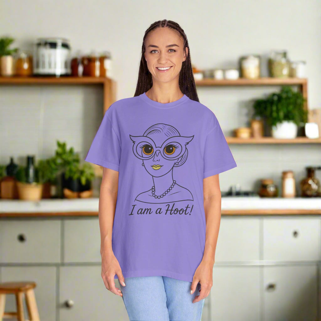 I Am a Hoot T-Shirt | Funny Retro Owl Glasses Tee | Quirky Graphic Shirt for Book Lovers and Teachers Feel Good
