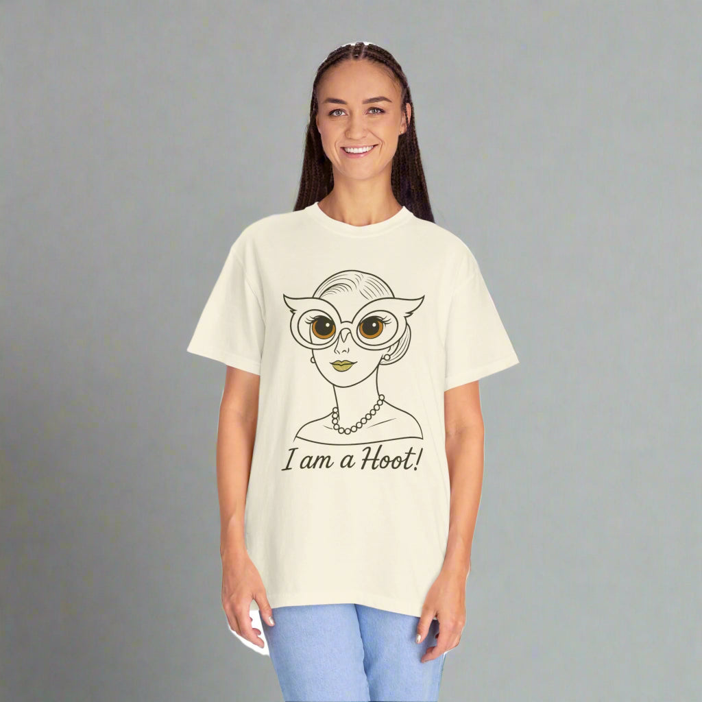 I Am a Hoot T-Shirt | Funny Retro Owl Glasses Tee | Quirky Graphic Shirt for Book Lovers and Teachers Feel Good