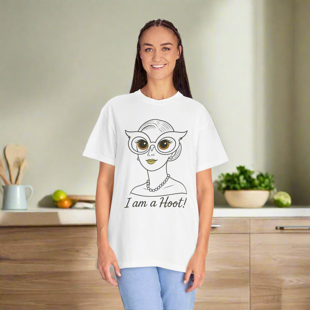 I Am a Hoot T-Shirt | Funny Retro Owl Glasses Tee | Quirky Graphic Shirt for Book Lovers and Teachers Feel Good