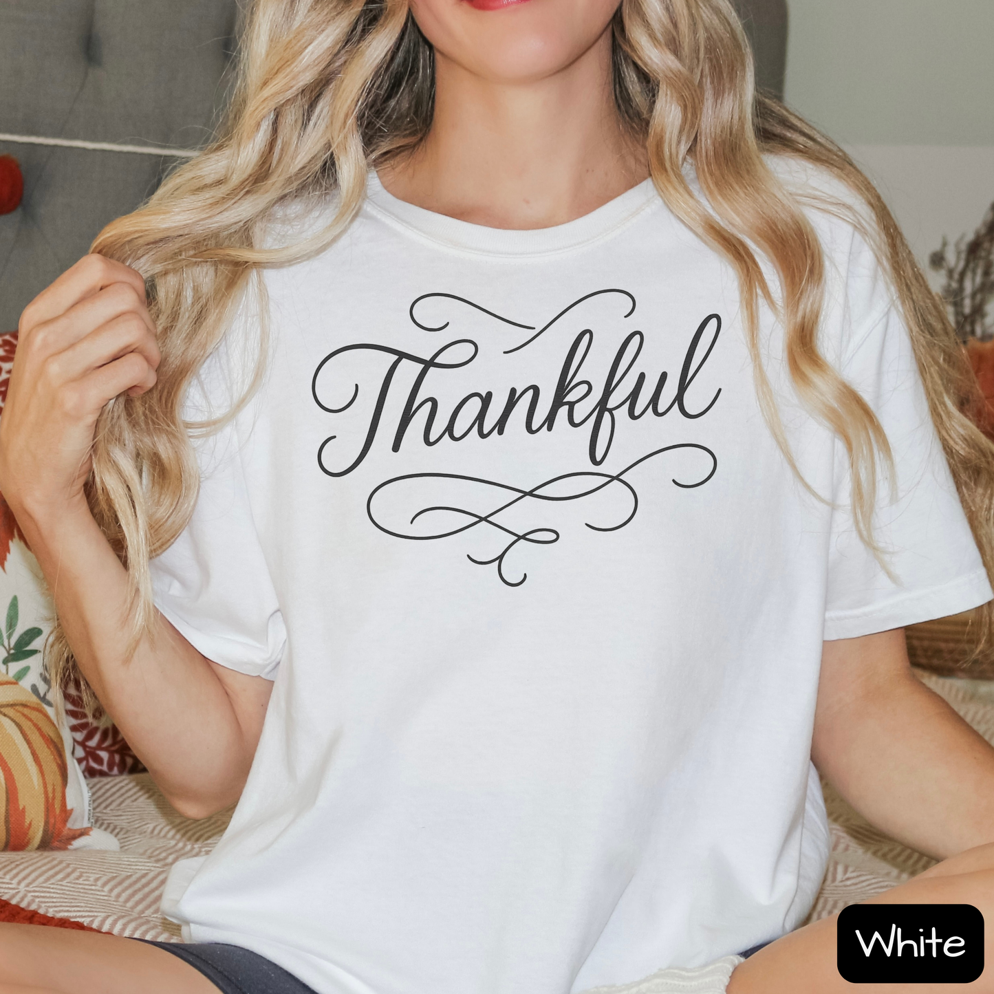 Thankful Script Shirt, Minimal Thanksgiving Fall Graphic T-Shirt, Trending Tee