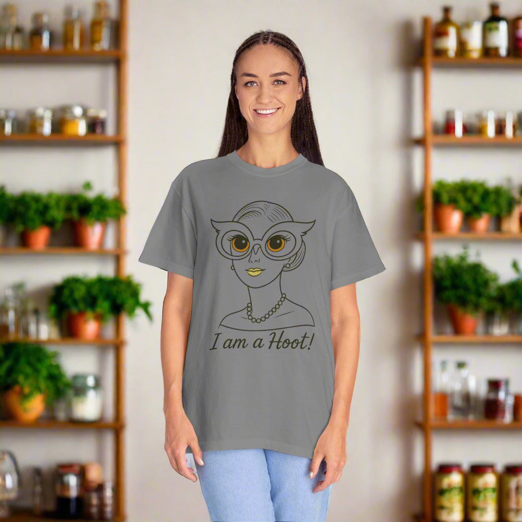 I Am a Hoot T-Shirt | Funny Retro Owl Glasses Tee | Quirky Graphic Shirt for Book Lovers and Teachers Feel Good