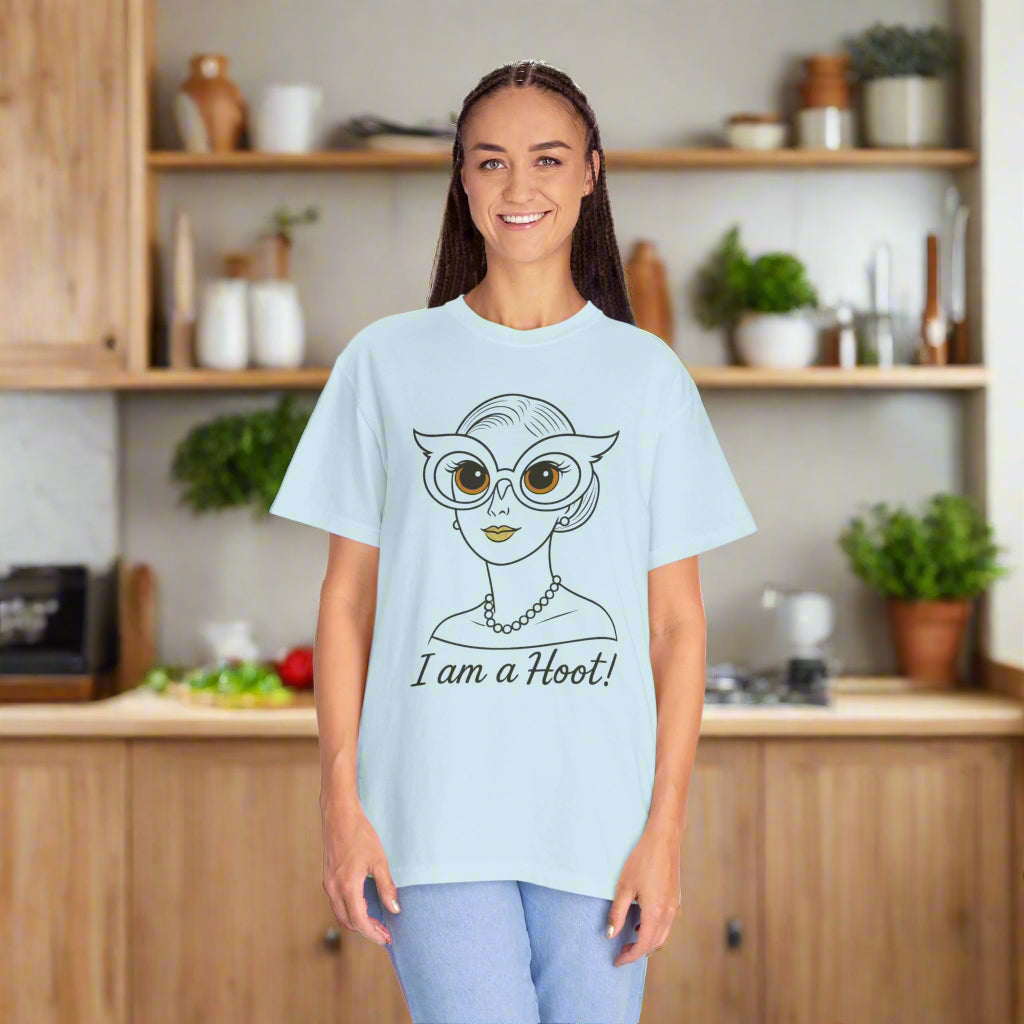 I Am a Hoot T-Shirt | Funny Retro Owl Glasses Tee | Quirky Graphic Shirt for Book Lovers and Teachers Feel Good