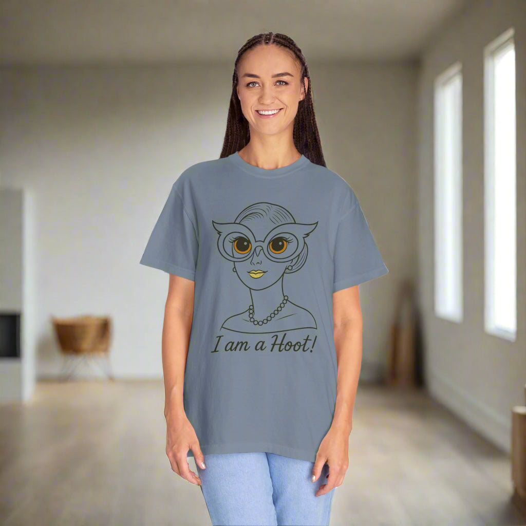 I Am a Hoot T-Shirt | Funny Retro Owl Glasses Tee | Quirky Graphic Shirt for Book Lovers and Teachers Feel Good