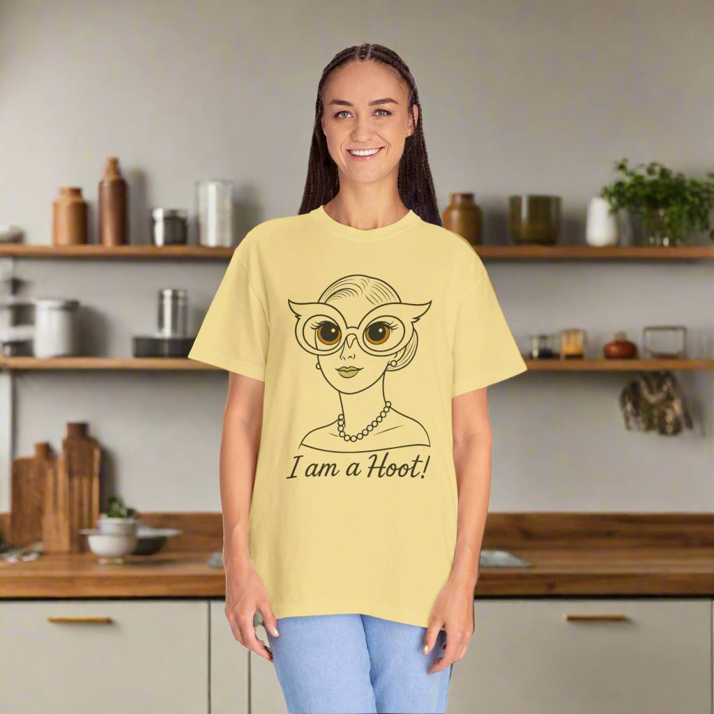 I Am a Hoot T-Shirt | Funny Retro Owl Glasses Tee | Quirky Graphic Shirt for Book Lovers and Teachers Feel Good