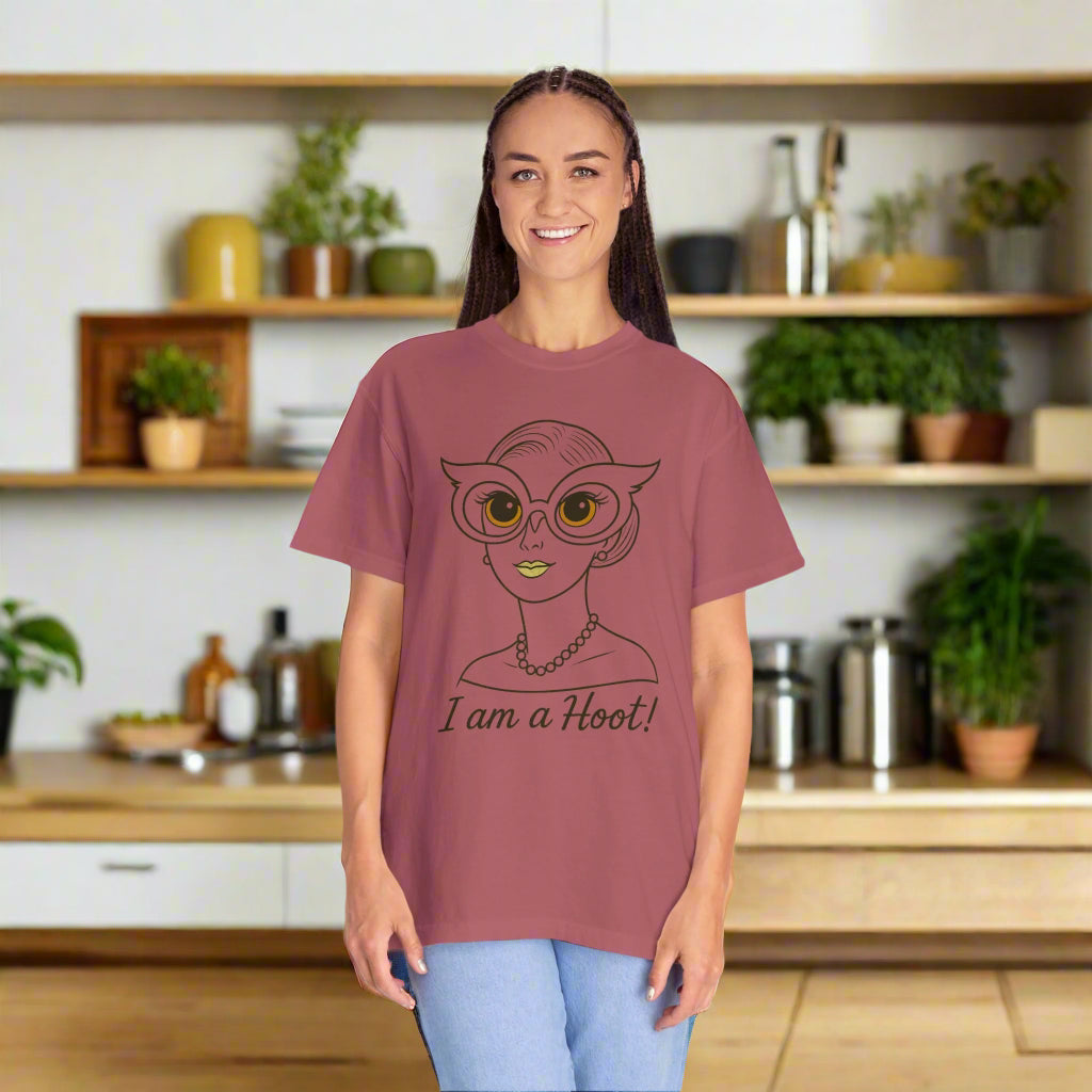 I Am a Hoot T-Shirt | Funny Retro Owl Glasses Tee | Quirky Graphic Shirt for Book Lovers and Teachers Feel Good