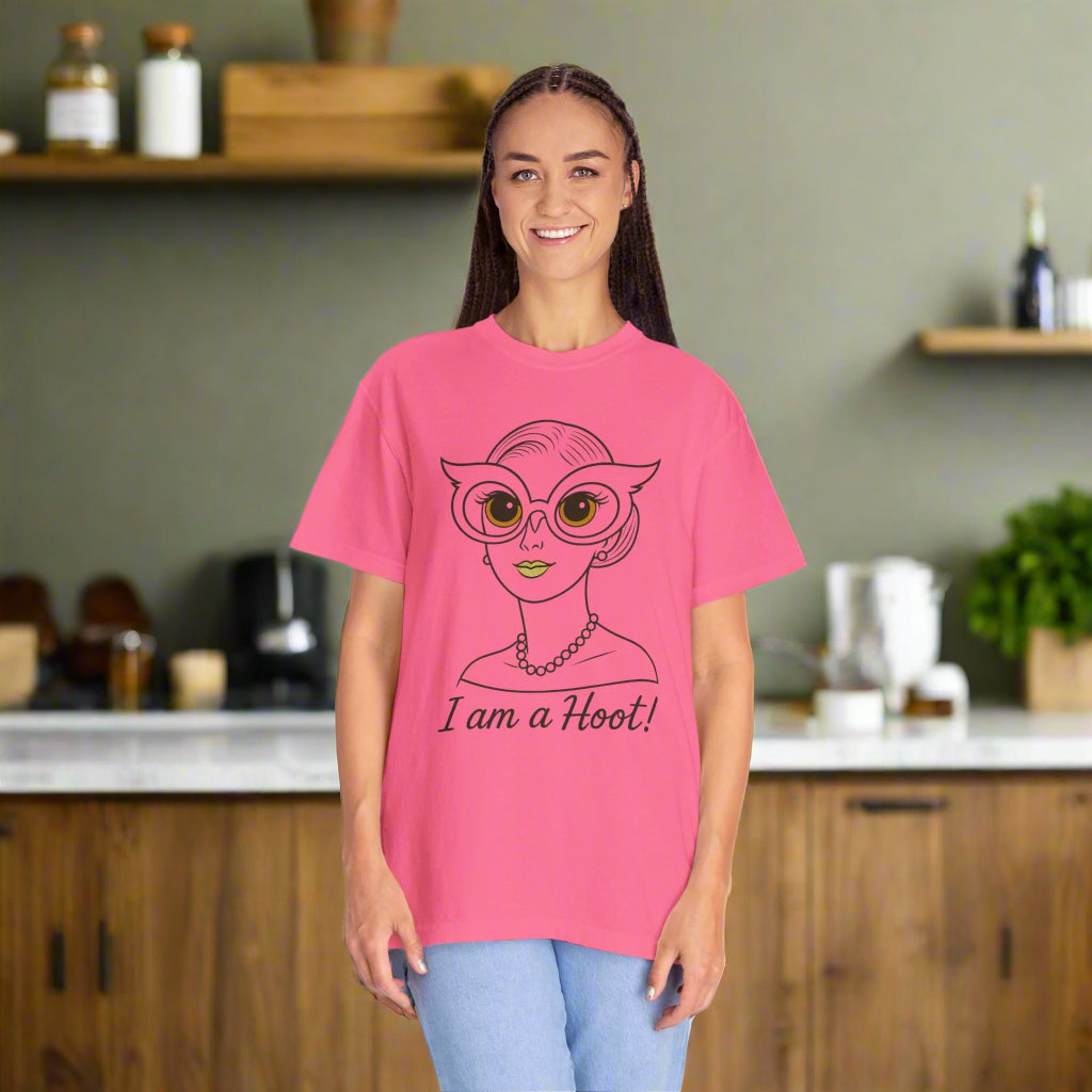 I Am a Hoot T-Shirt | Funny Retro Owl Glasses Tee | Quirky Graphic Shirt for Book Lovers and Teachers Feel Good