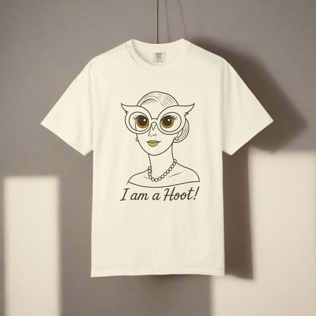 I Am a Hoot T-Shirt | Funny Retro Owl Glasses Tee | Quirky Graphic Shirt for Book Lovers and Teachers Feel Good