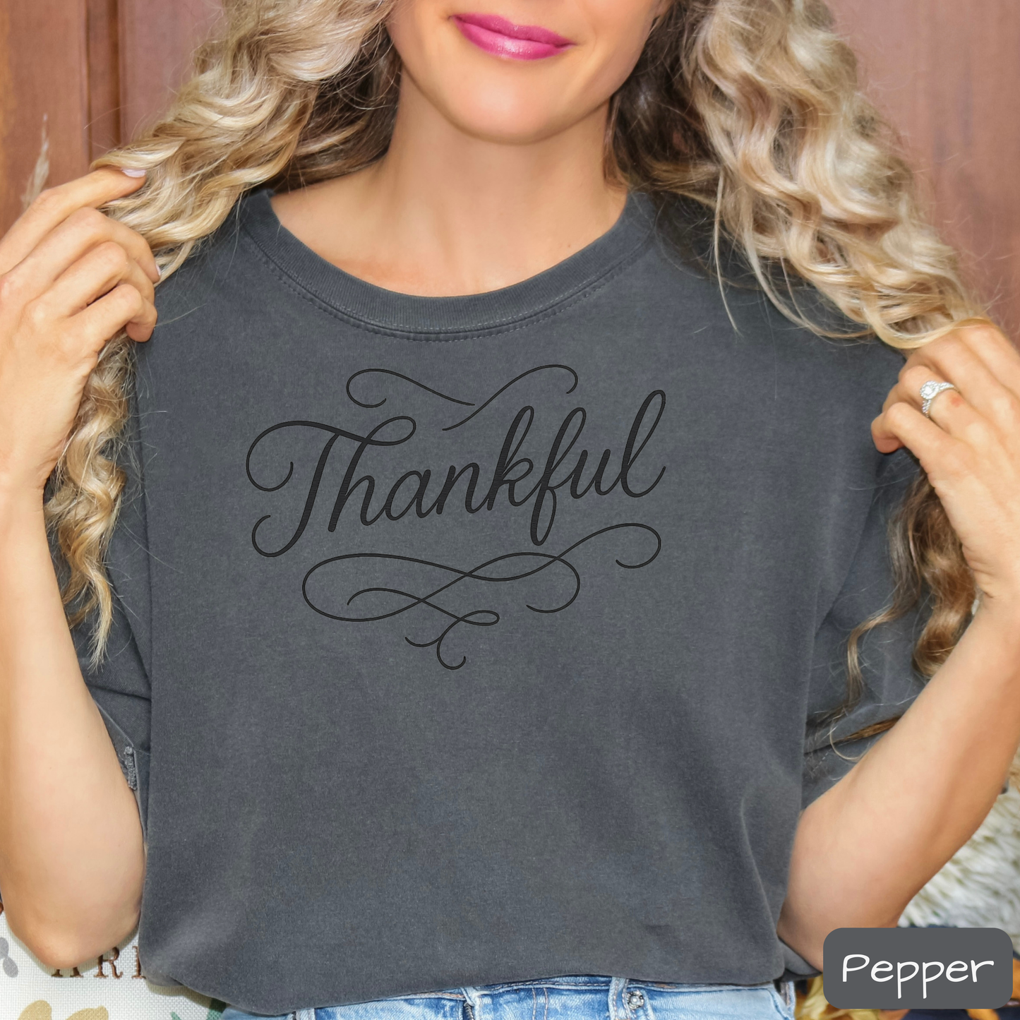Thankful Script Shirt, Minimal Thanksgiving Fall Graphic T-Shirt, Trending Tee